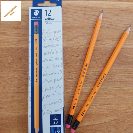 Bút Chì Gỗ Staedtler 134 ” Đức” Vỏ Vàng Có Gôm